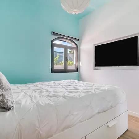 Villa La Casa Blanca A Smart And Sunny,3 Bedrooms House *