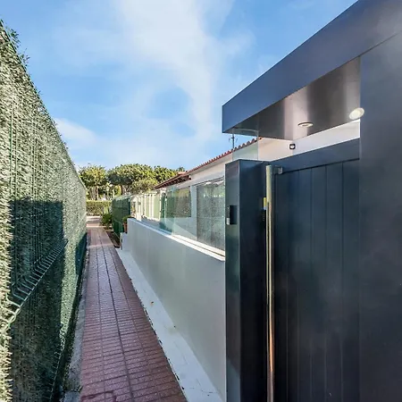 La Casa Blanca A Smart And Sunny,3 Bedrooms House *